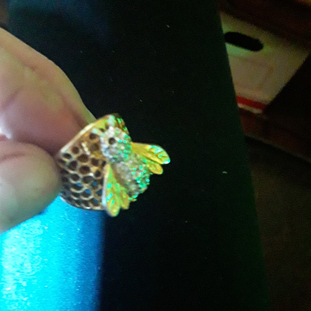 Bumblebee ring - Picture 2 of 3